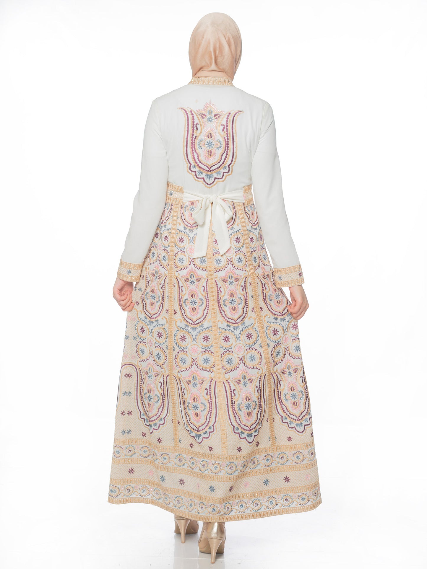 Elegant Traditional Attire Thobe