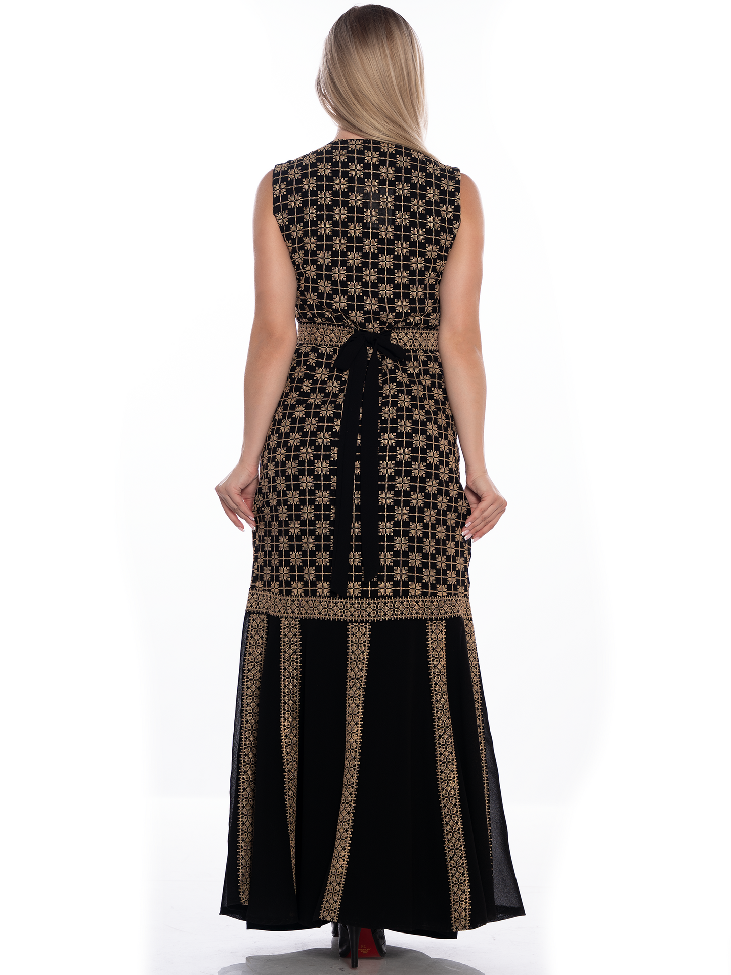 Embroidered bisht