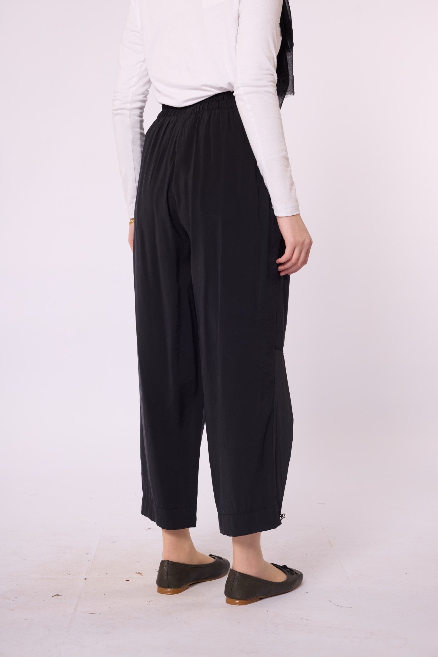 Relaxed Fit Trousers with Pleat Detail