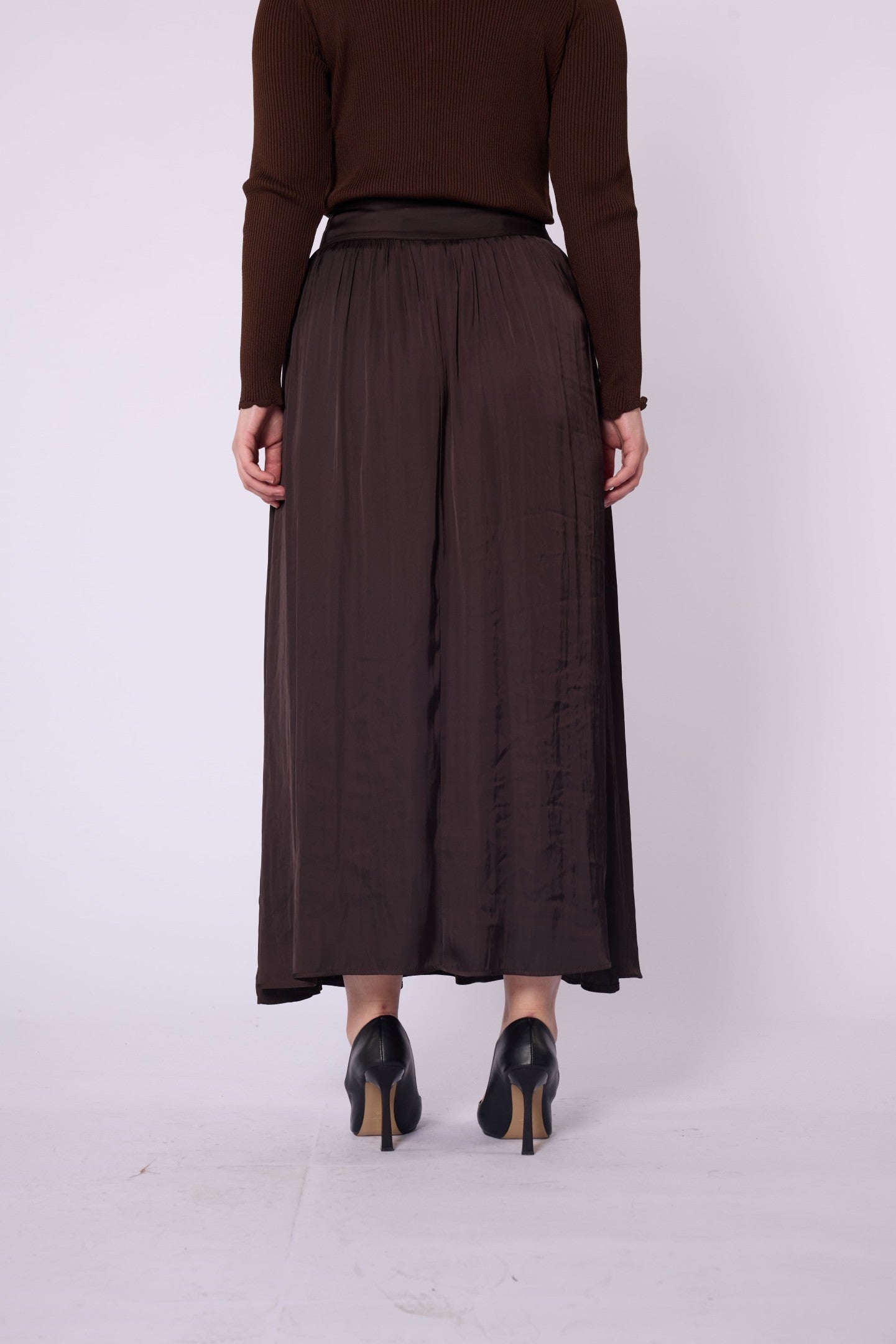 Slit Detail Pleated Satin Skirt
