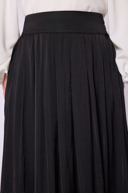 Slit Detail Pleated Satin Skirt