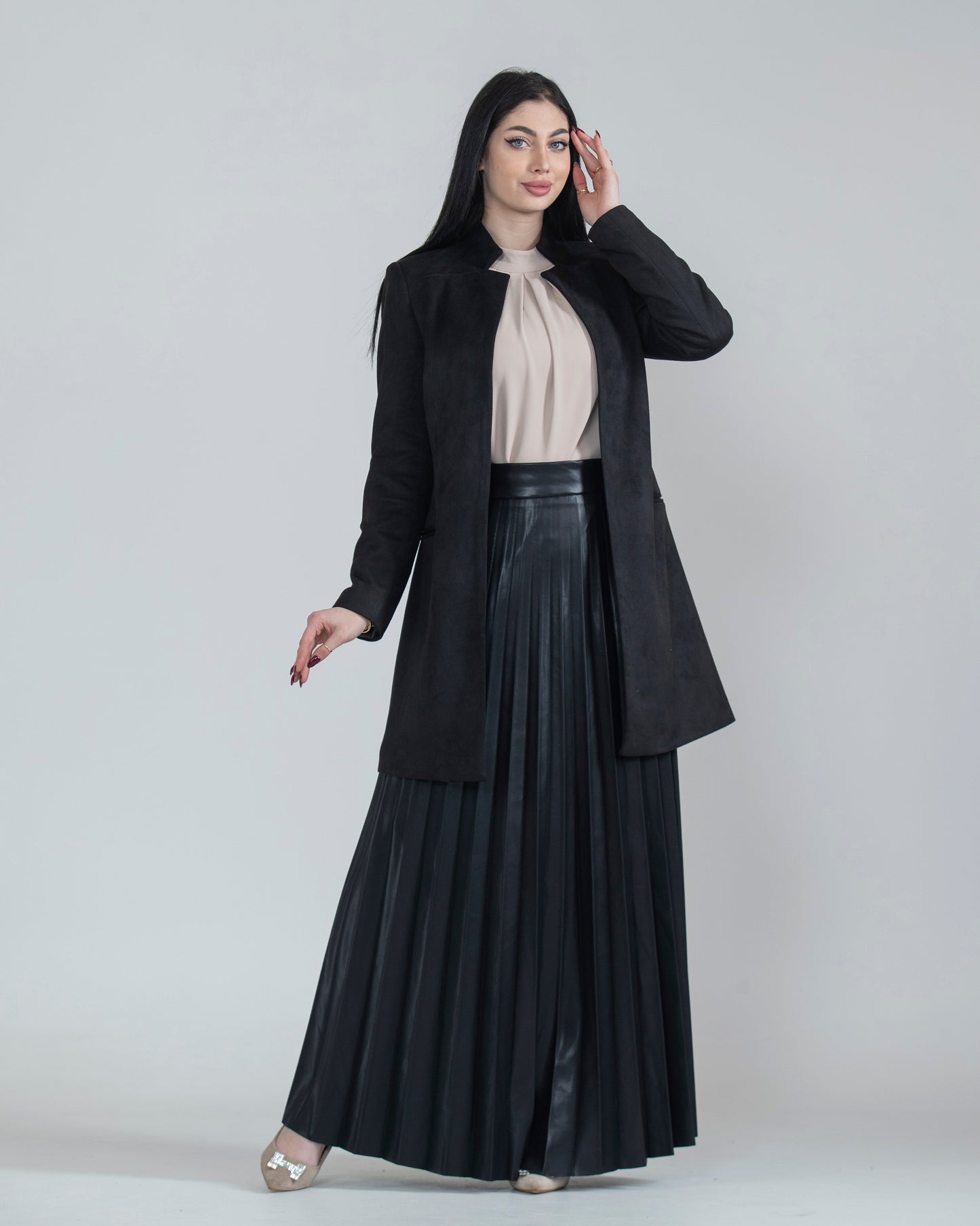 Women's pleated leather skirt