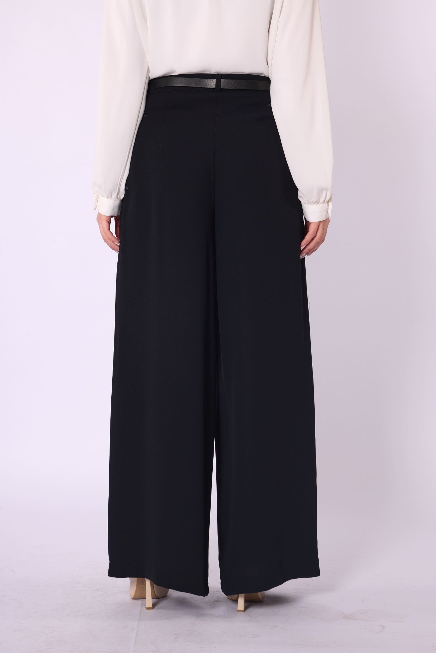 Chain Belt Pleated Relaxed Fit Pants