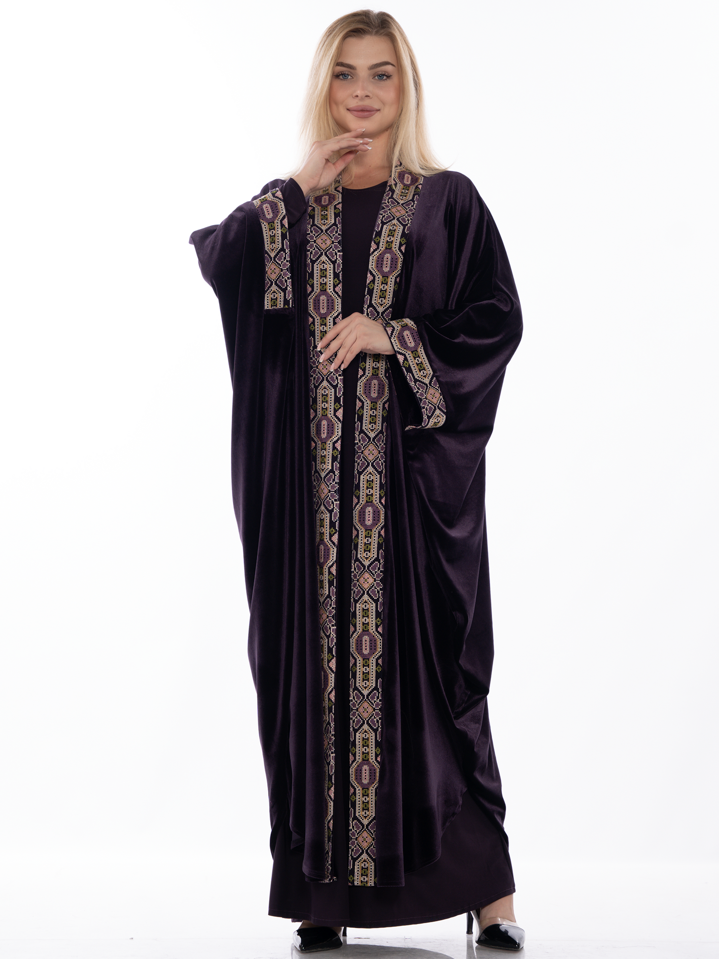 Embroidered bisht