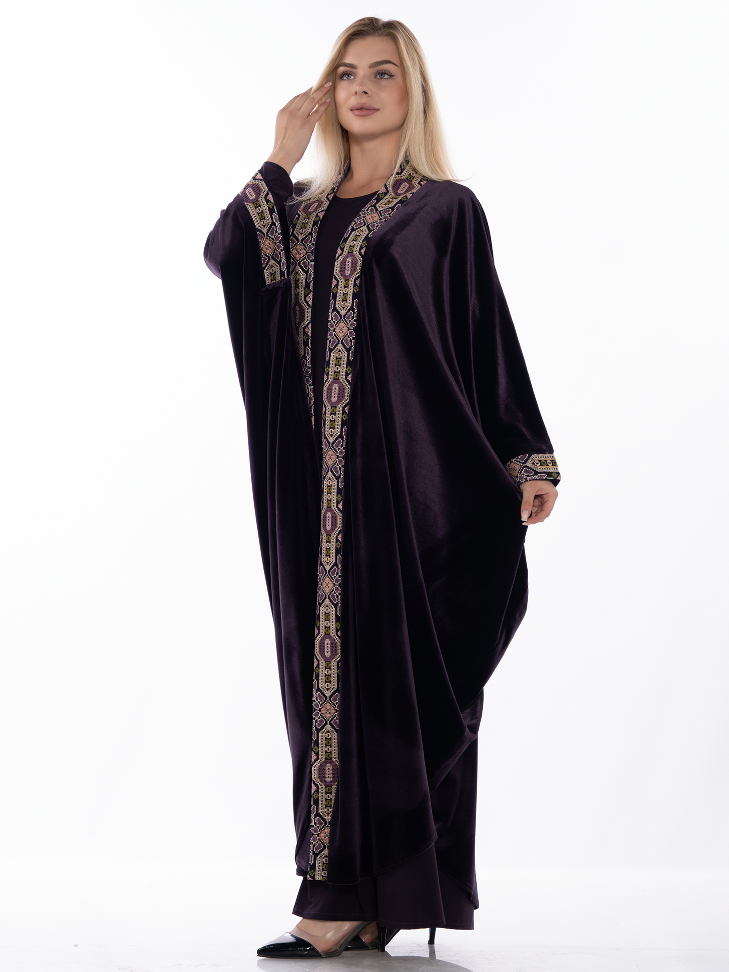Embroidered bisht