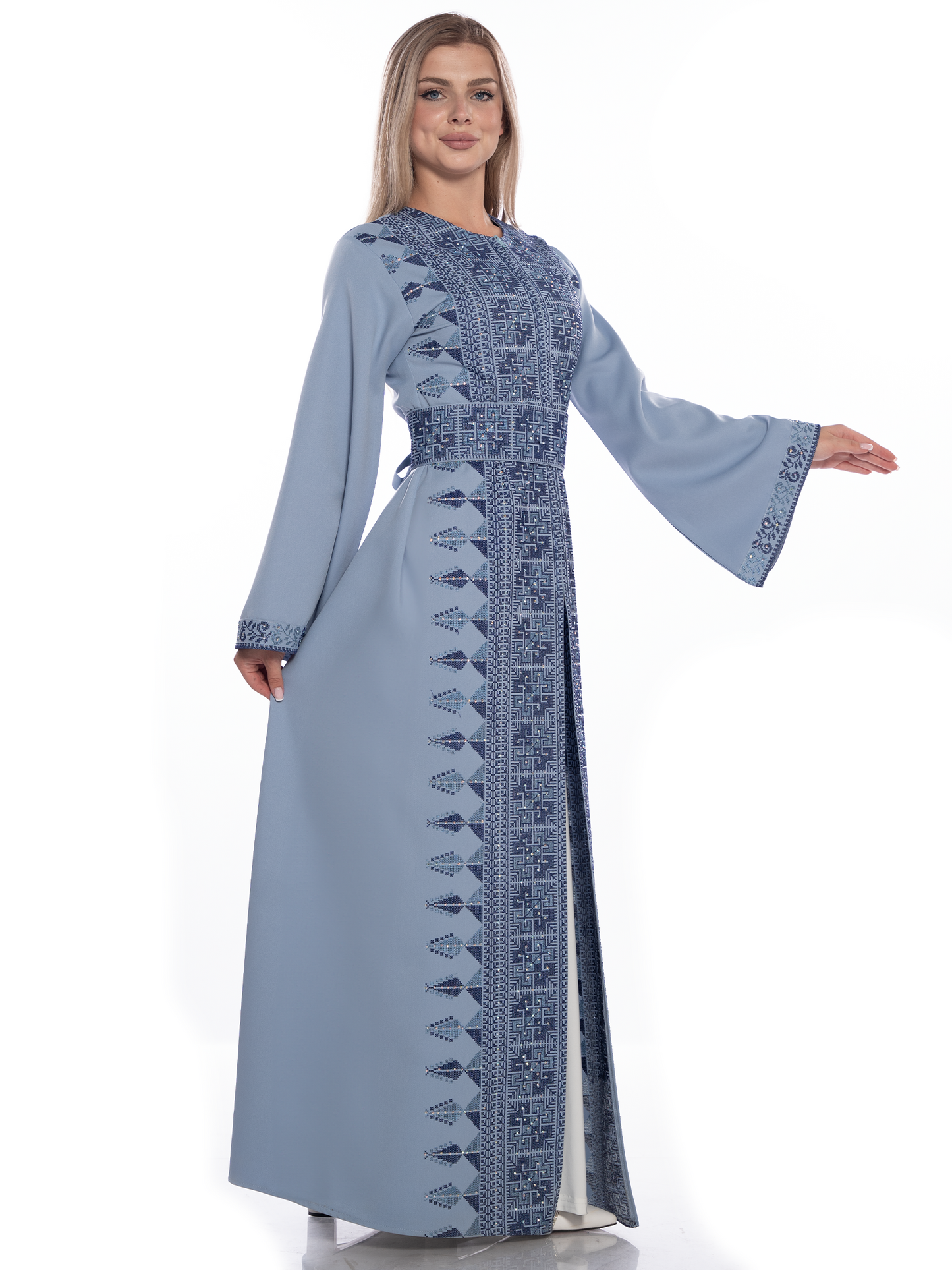 Two-piece embroidered bisht