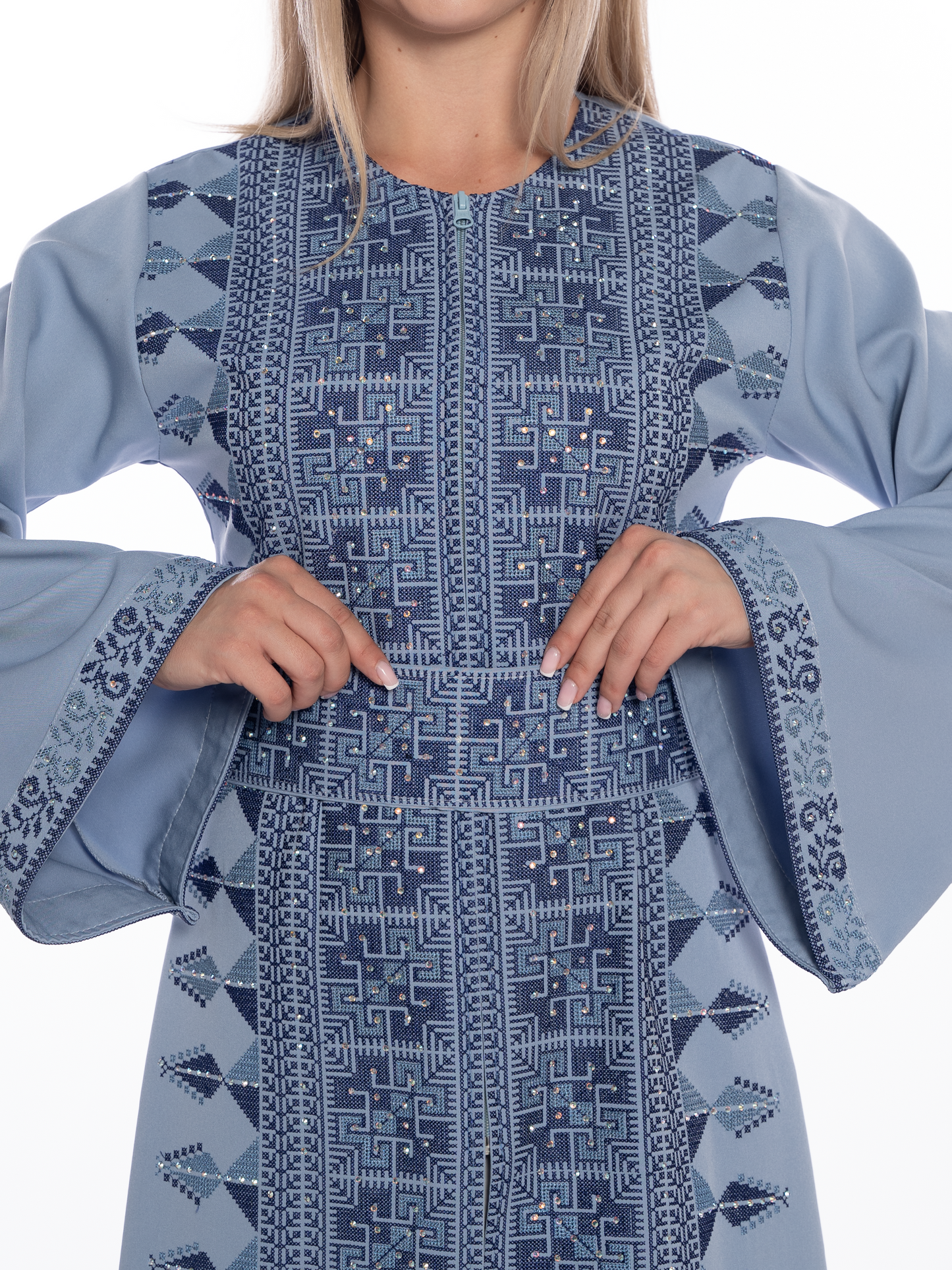 Two-piece embroidered bisht