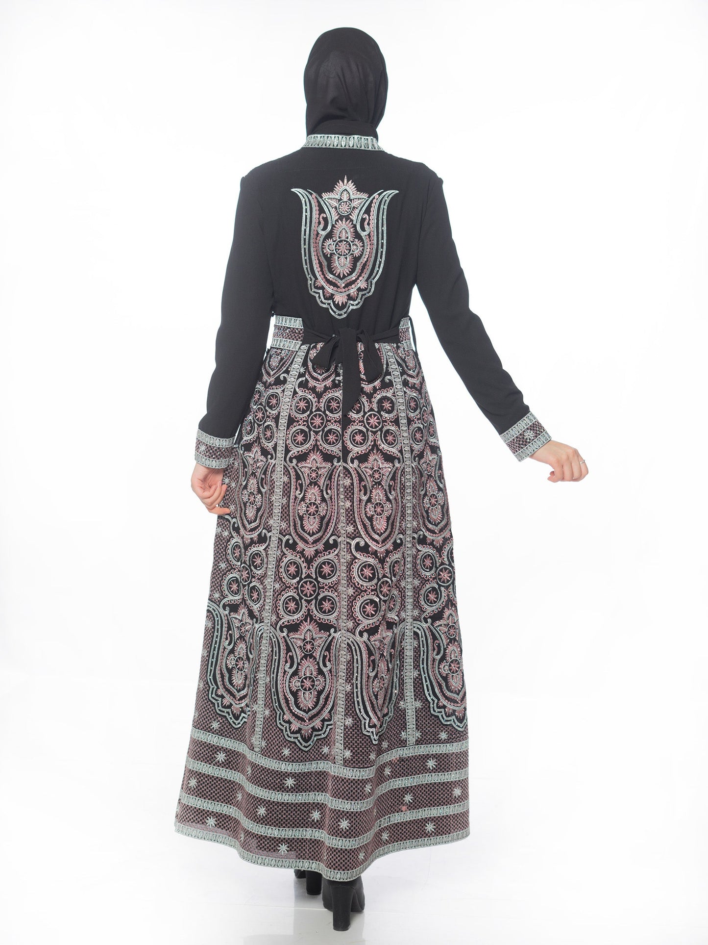 Elegant Traditional Attire Thobe