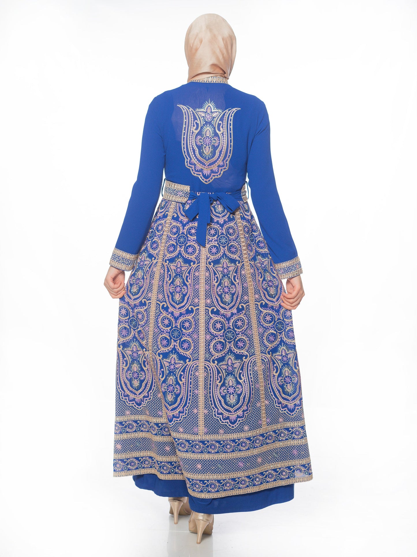 Elegant Traditional Attire Thobe