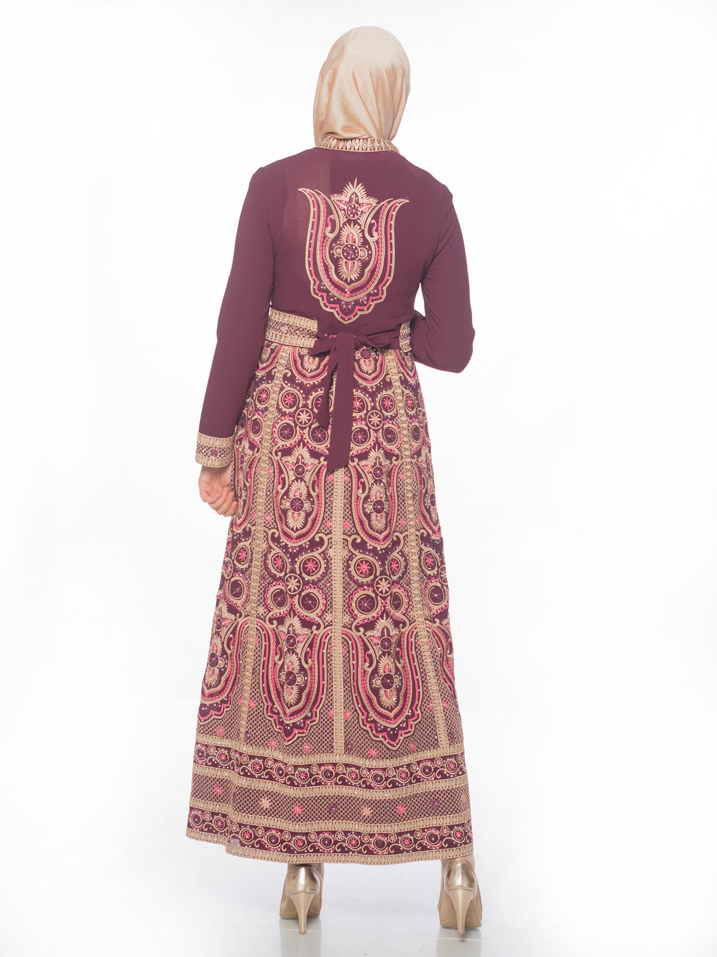 Elegant Traditional Attire Thobe