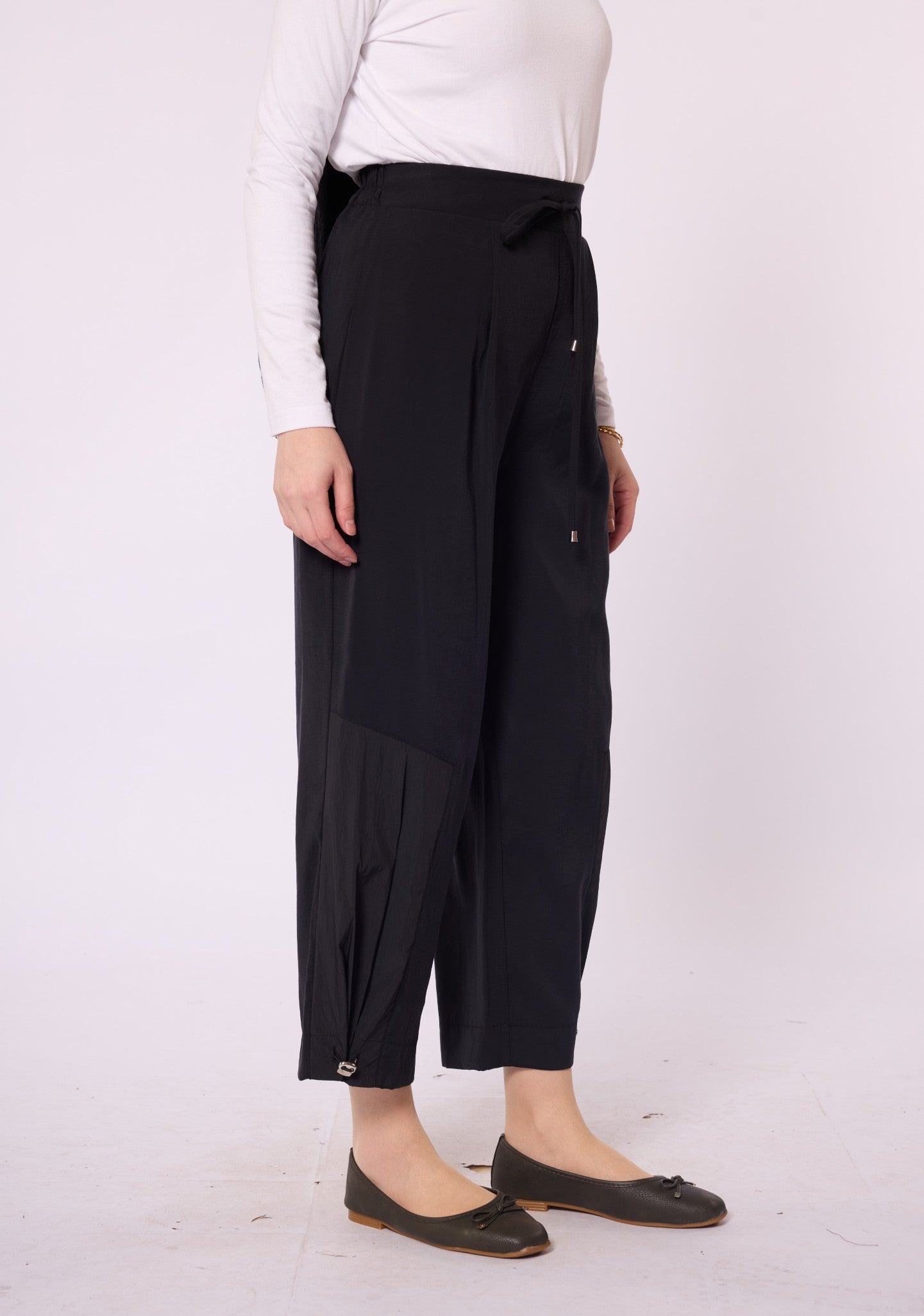 Relaxed Fit Trousers with Pleat Detail