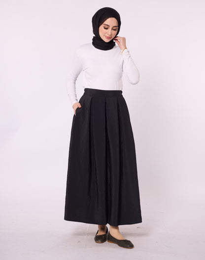 Pleated Skirt with Zipper Detail