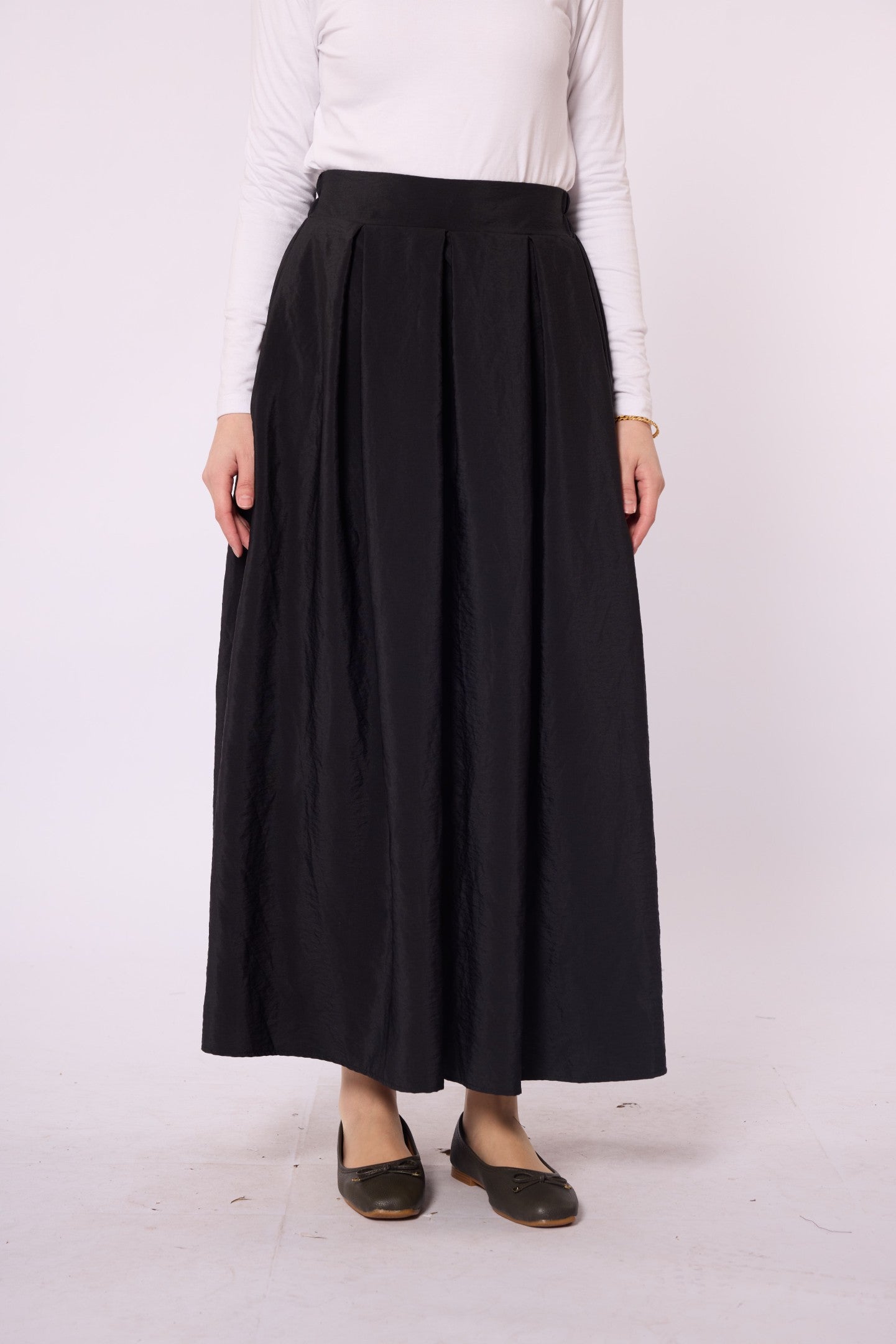 Pleated Skirt with Zipper Detail