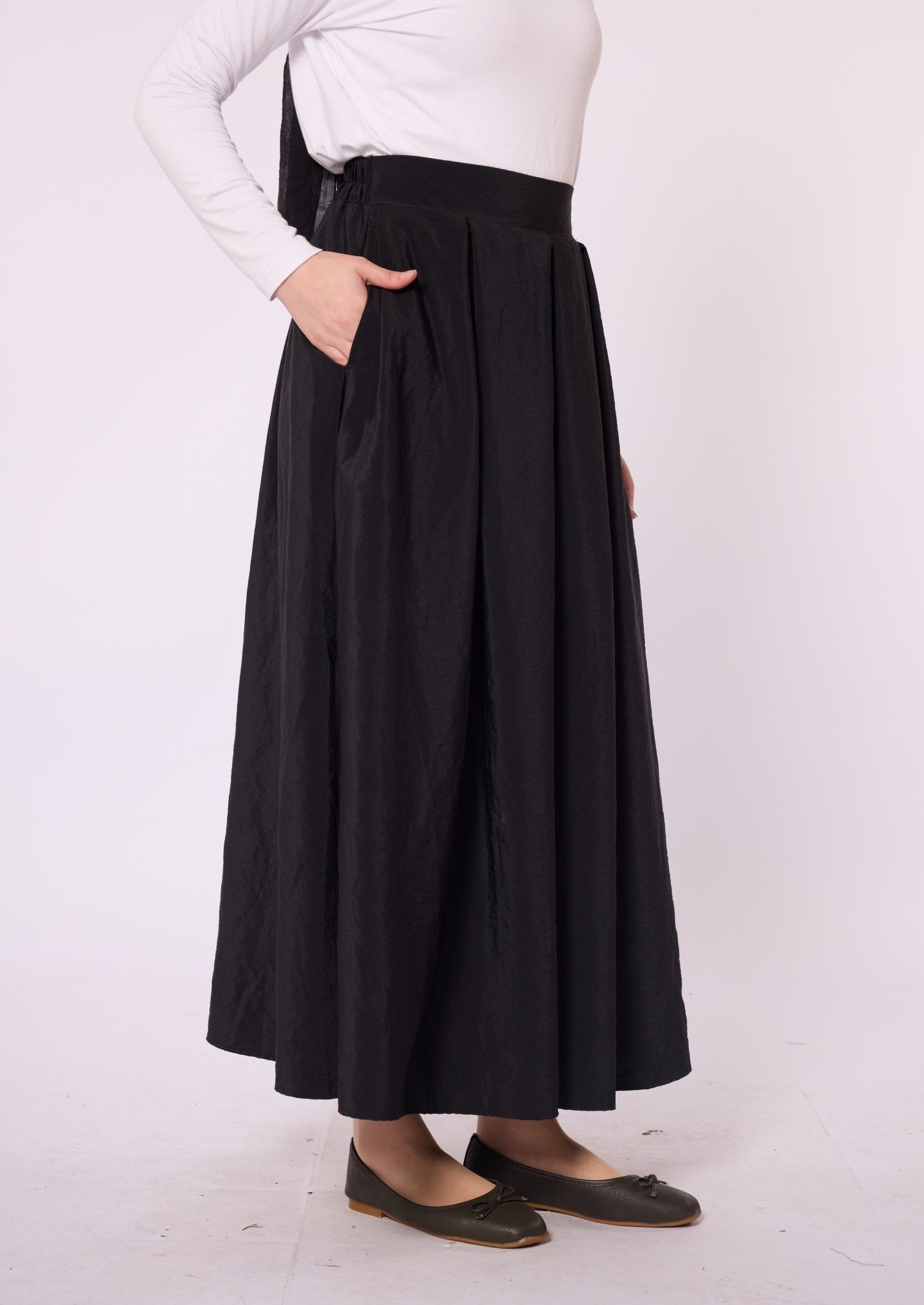 Pleated Skirt with Zipper Detail