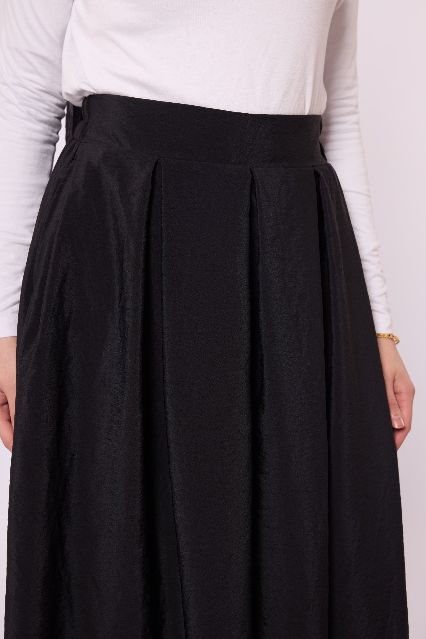 Pleated Skirt with Zipper Detail