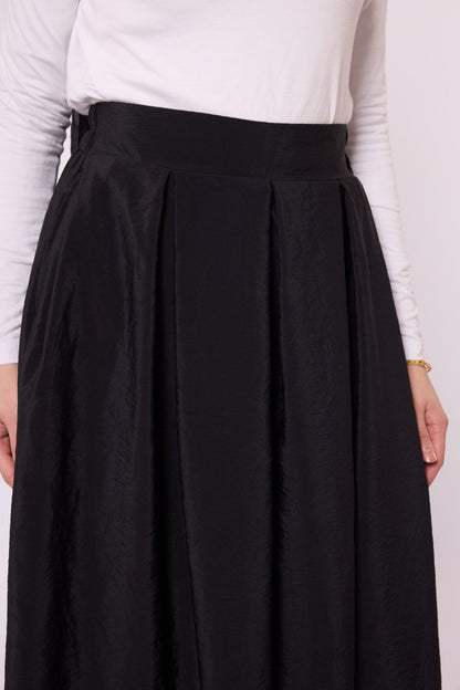 Pleated Skirt with Zipper Detail