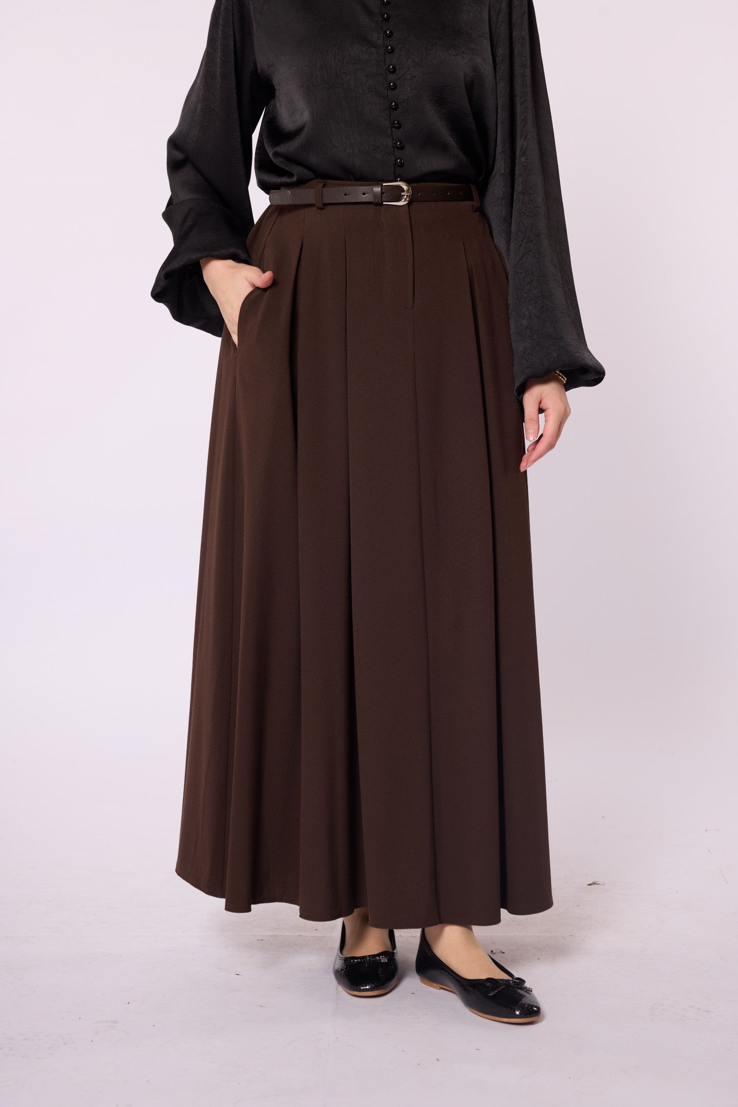 Belt & Pocket Detail Zip-Up Pleated Long Skirt