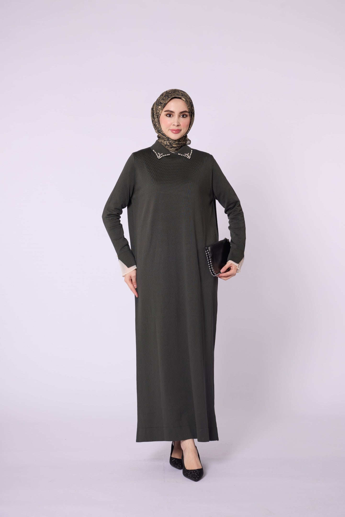 Long Knit Dress With Pearl Collar