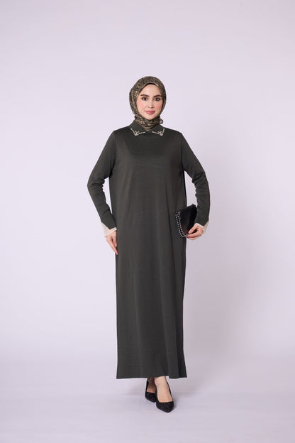 Long Knit Dress With Pearl Collar
