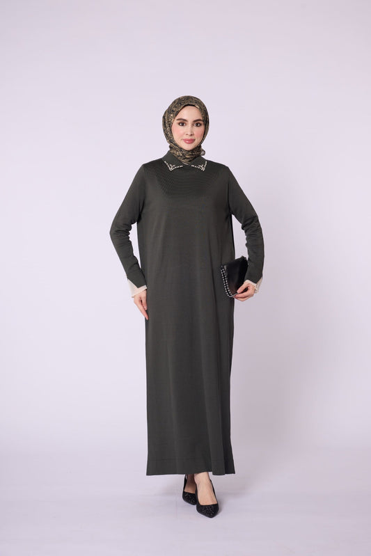 Long Knit Dress With Pearl Collar