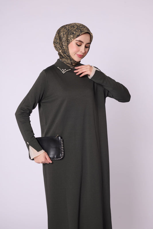Long Knit Dress With Pearl Collar