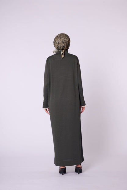 Long Knit Dress With Pearl Collar