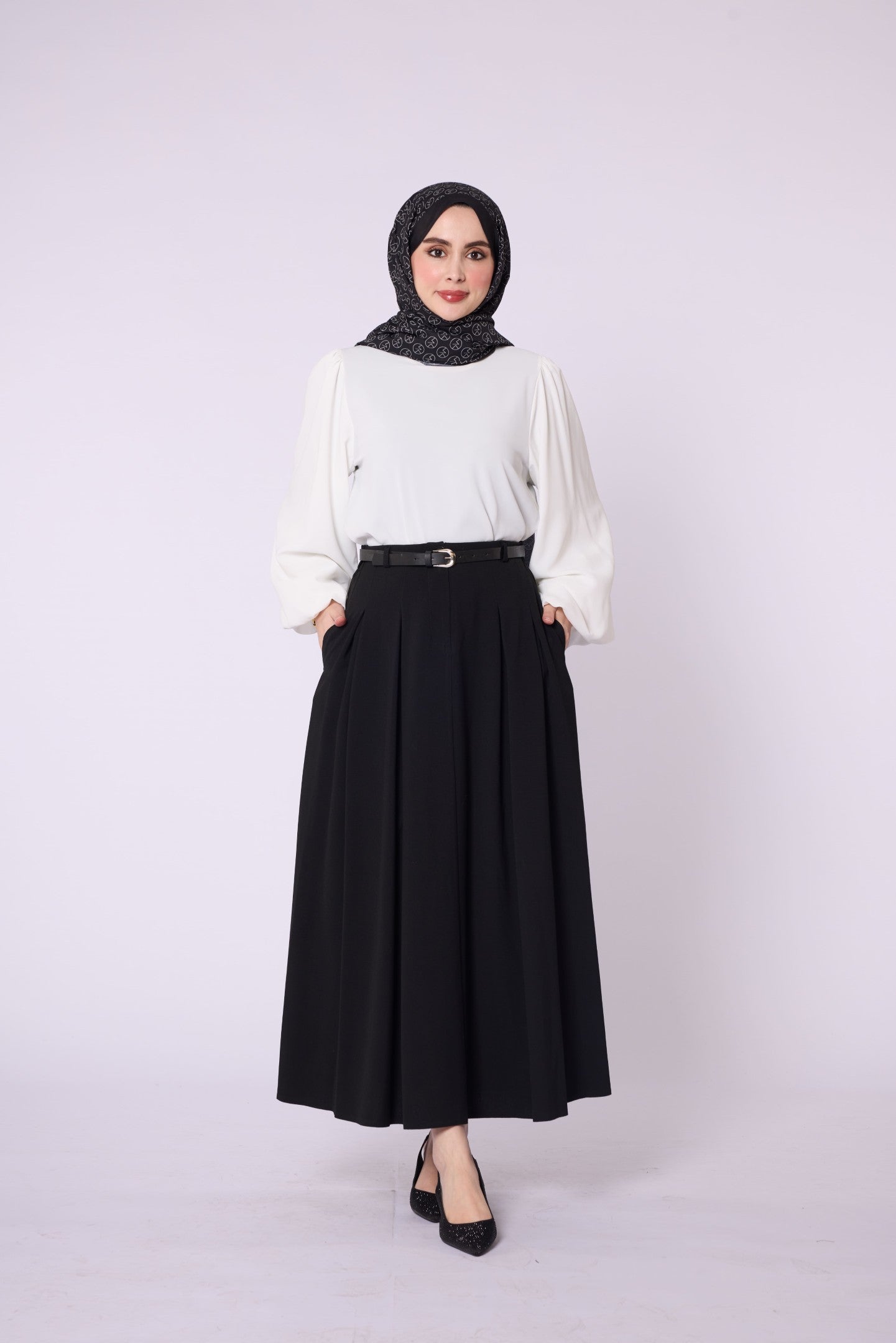 Belt & Pocket Detail Zip-Up Pleated Long Skirt
