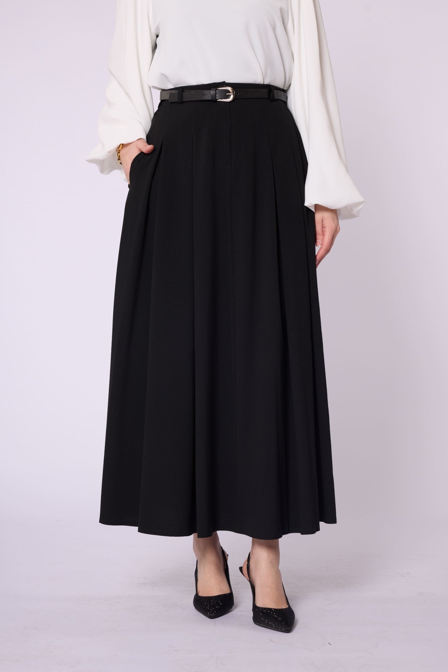 Belt & Pocket Detail Zip-Up Pleated Long Skirt