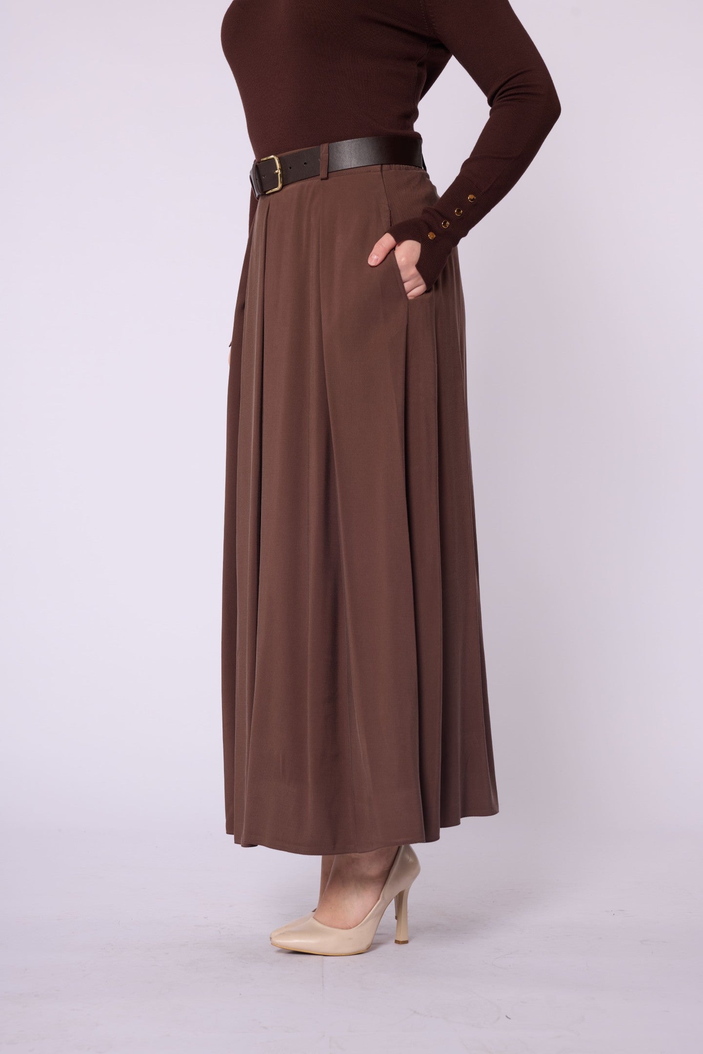 Belt & Pleat Detail Pocketed Long Skirt