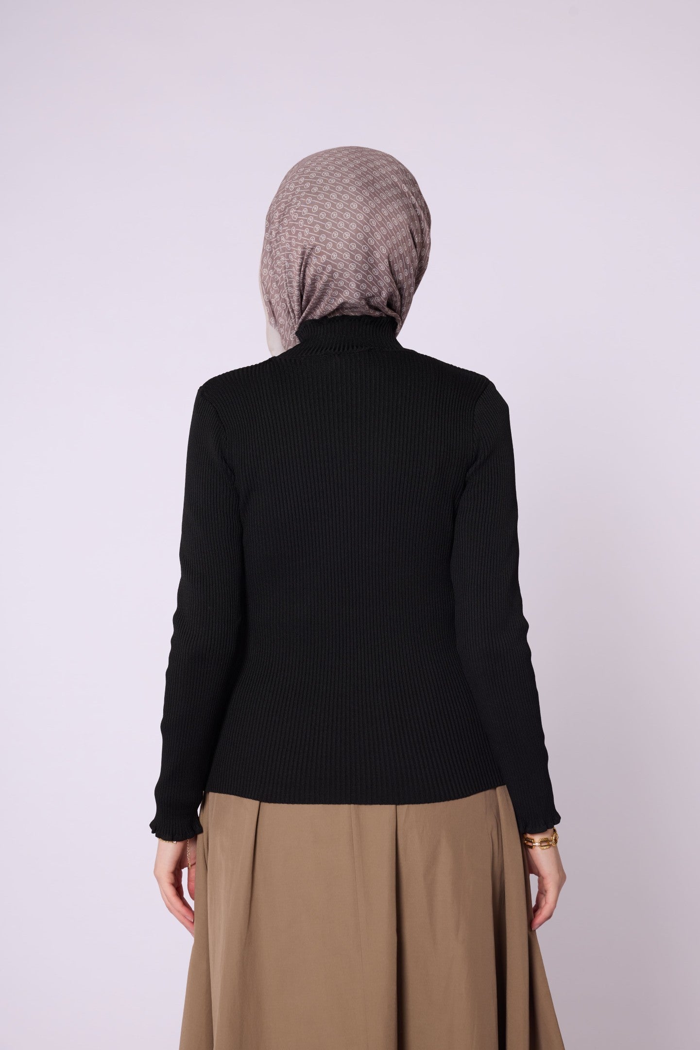 Long-Sleeved Ribbed Knit Body