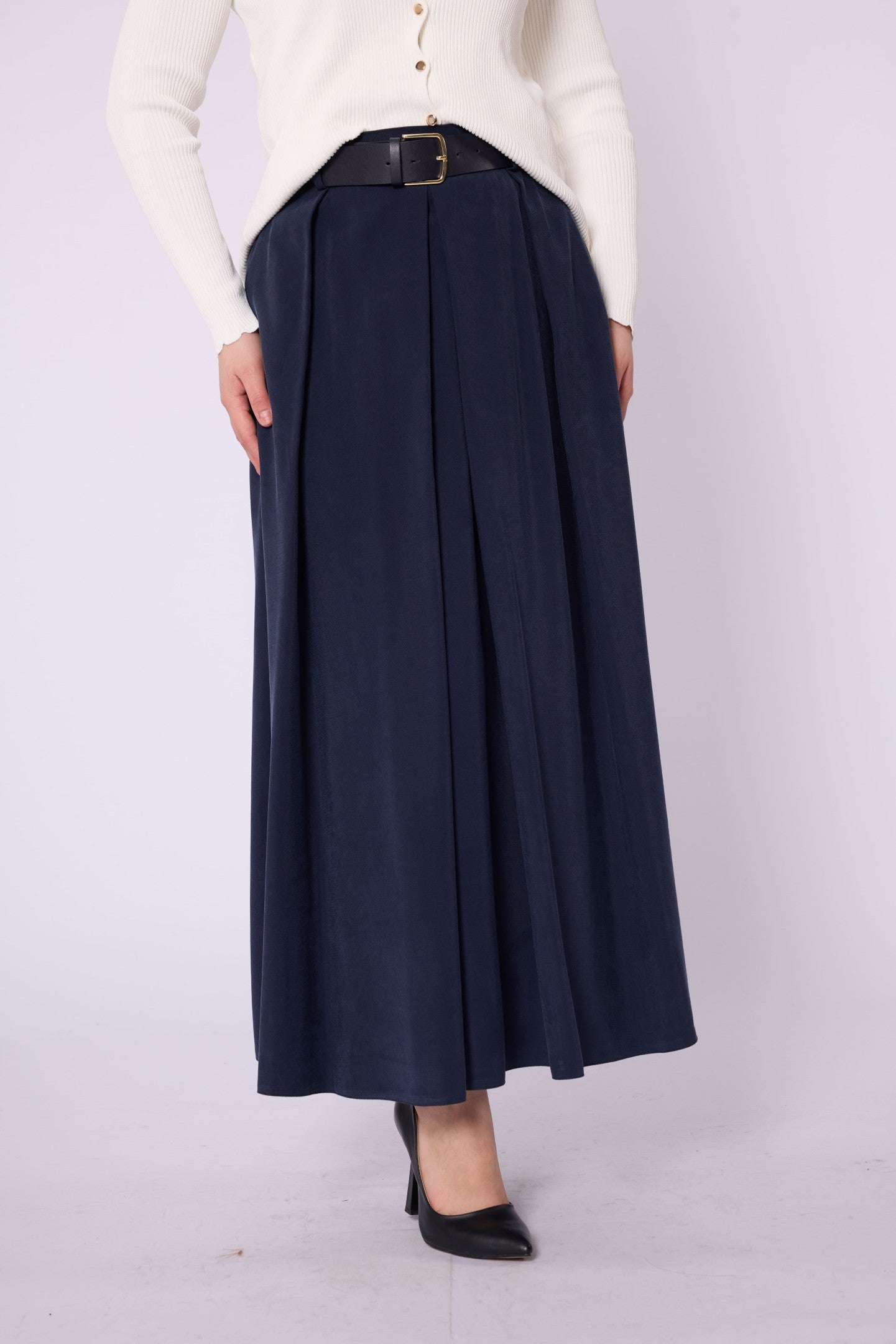 Belt & Pleat Detail Pocketed Long Skirt