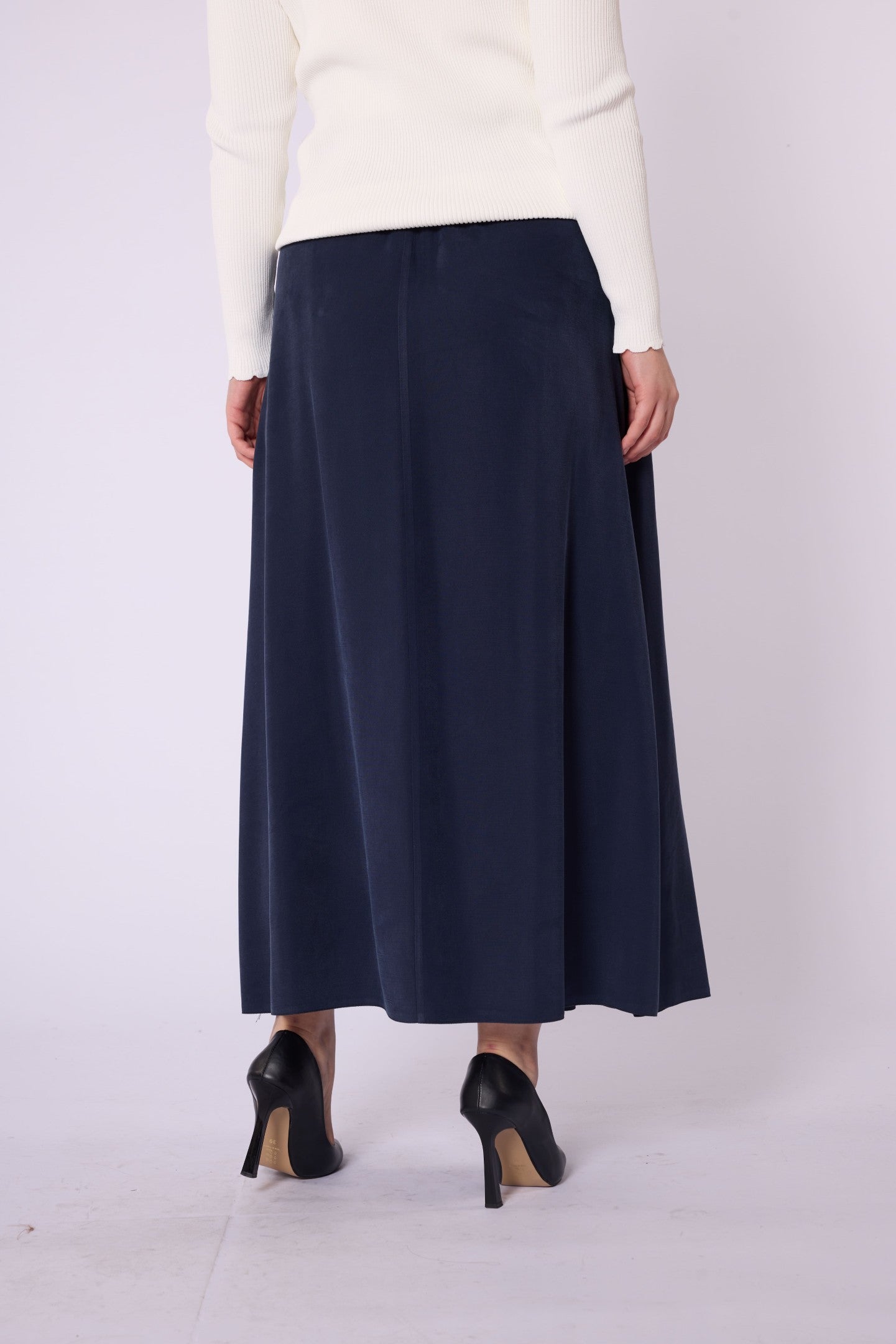 Belt & Pleat Detail Pocketed Long Skirt