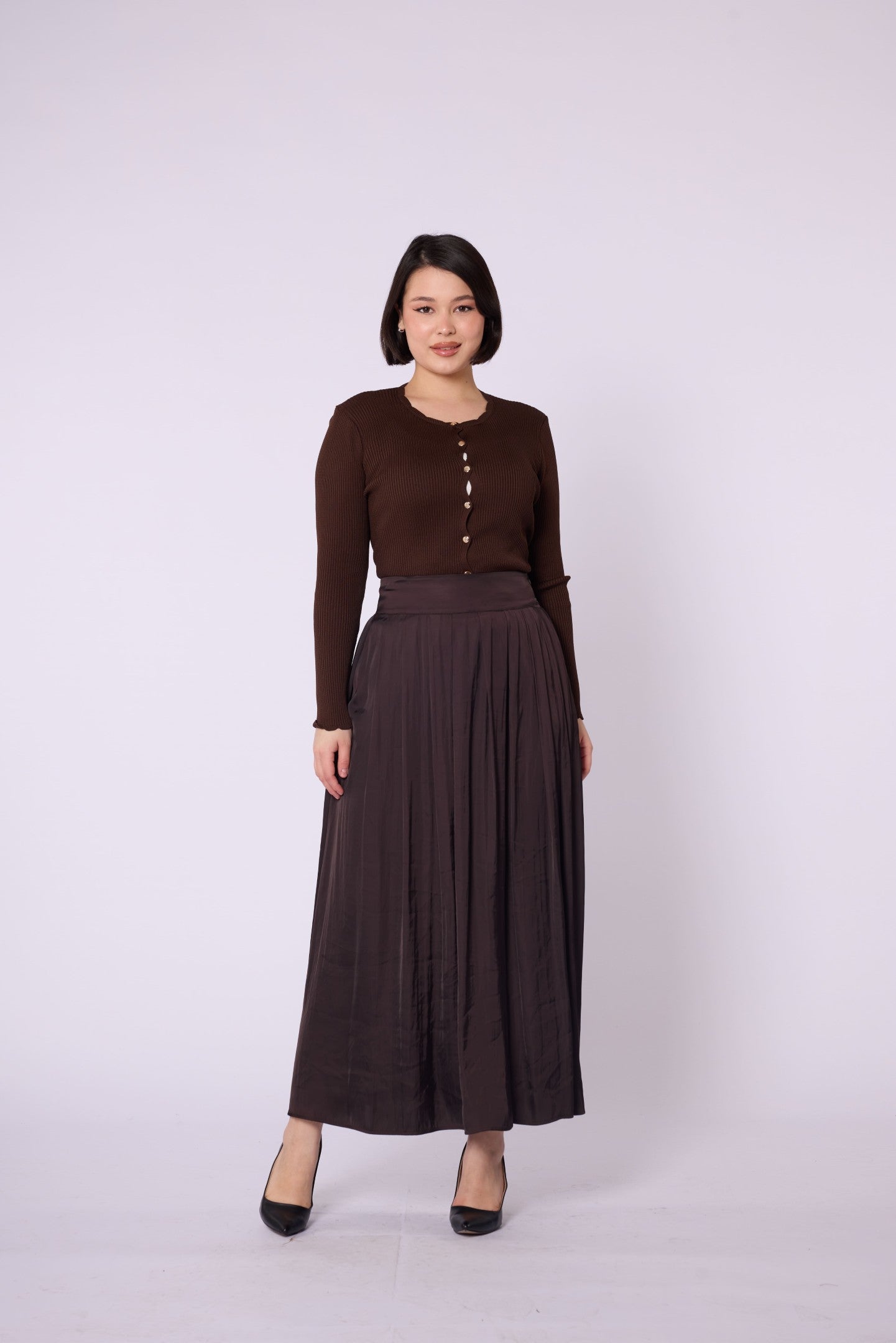 Slit Detail Pleated Satin Skirt