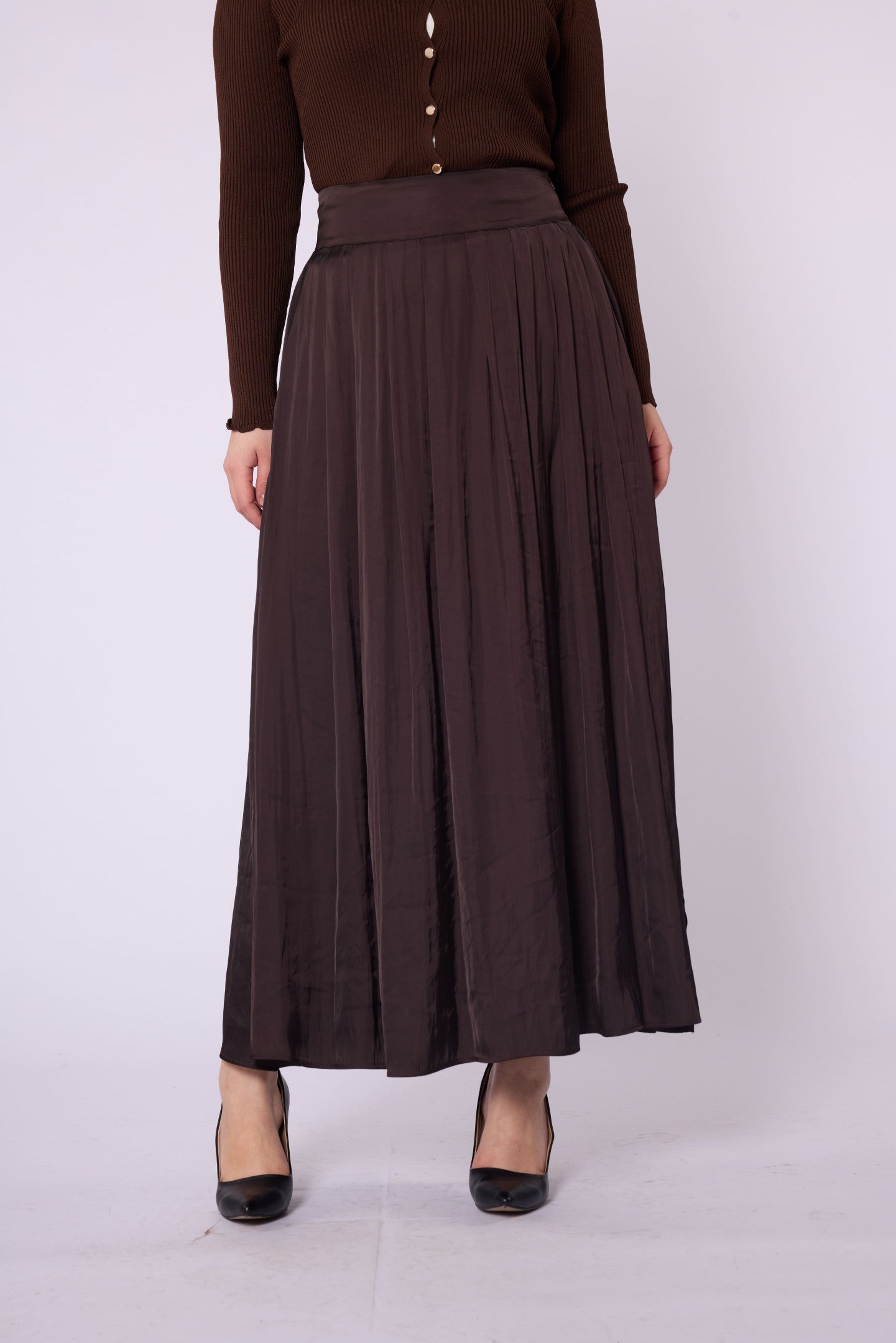 Slit Detail Pleated Satin Skirt