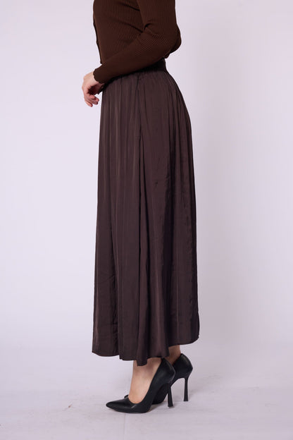 Slit Detail Pleated Satin Skirt