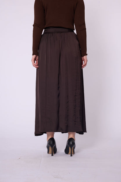 Slit Detail Pleated Satin Skirt