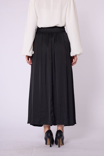 Slit Detail Pleated Satin Skirt