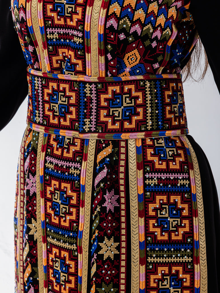 Dew-Embroidered Thob