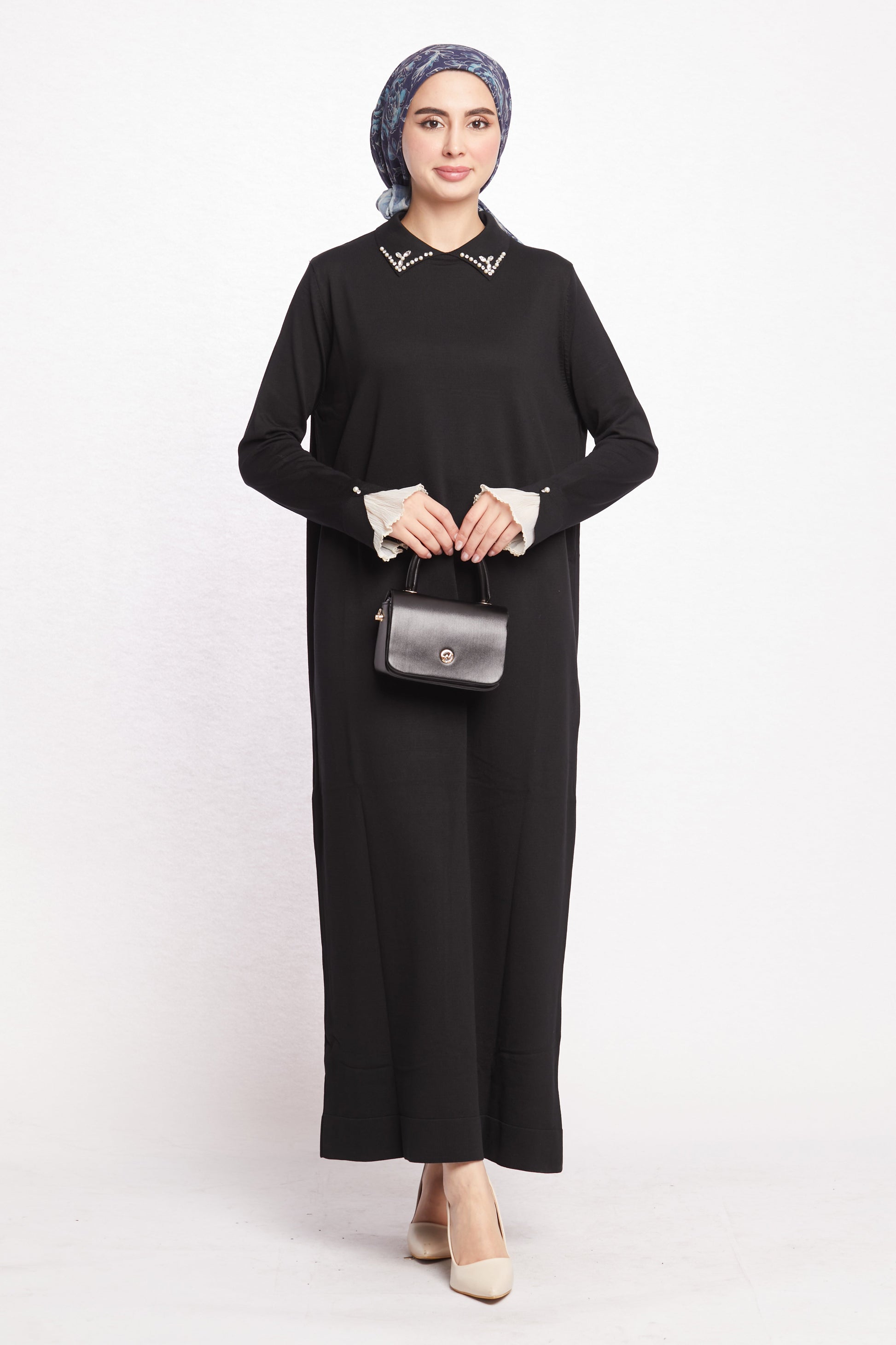 Long Knit Dress With Pearl Collar