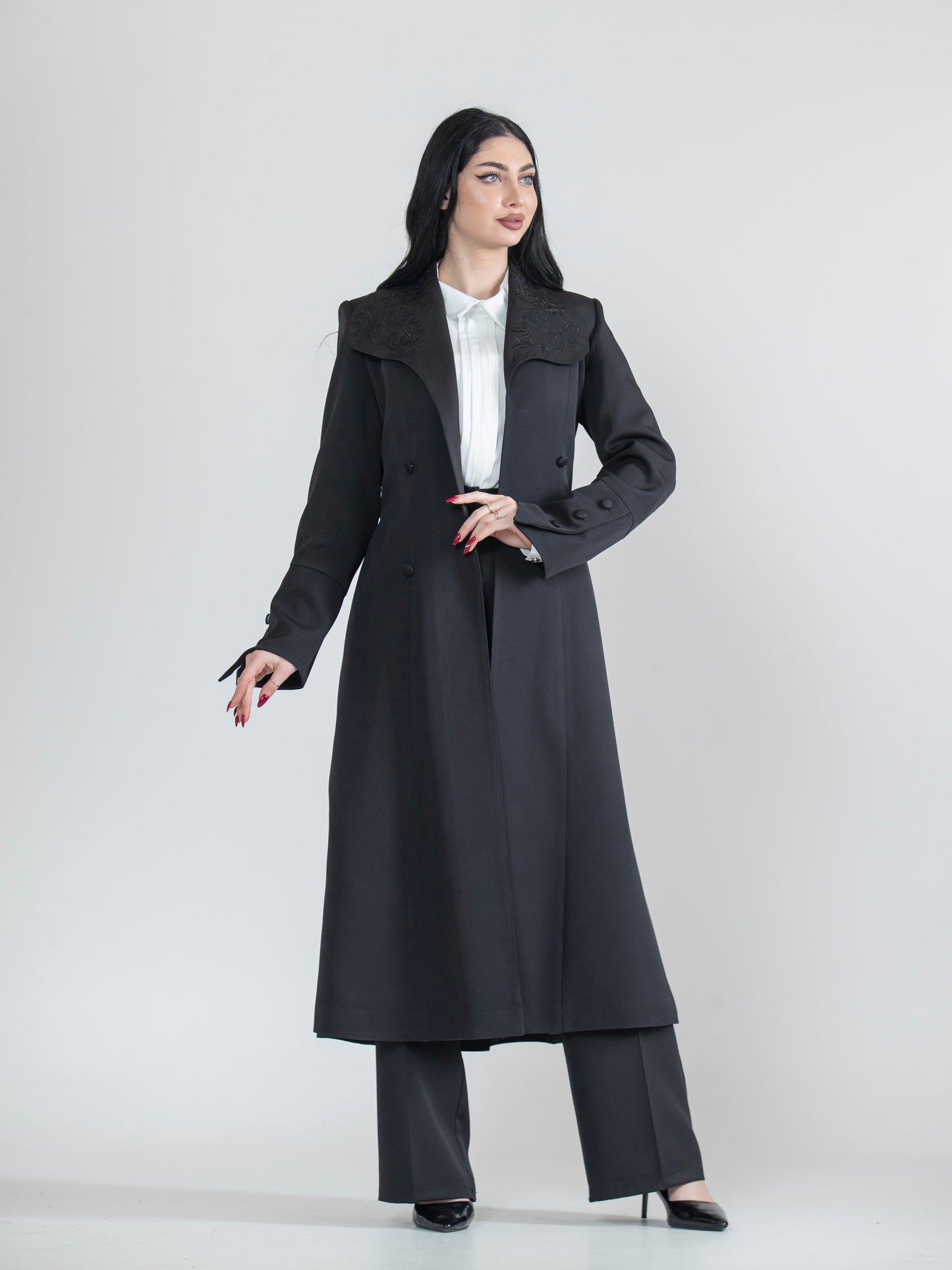 Two-piece trench coat set with modern embroidery