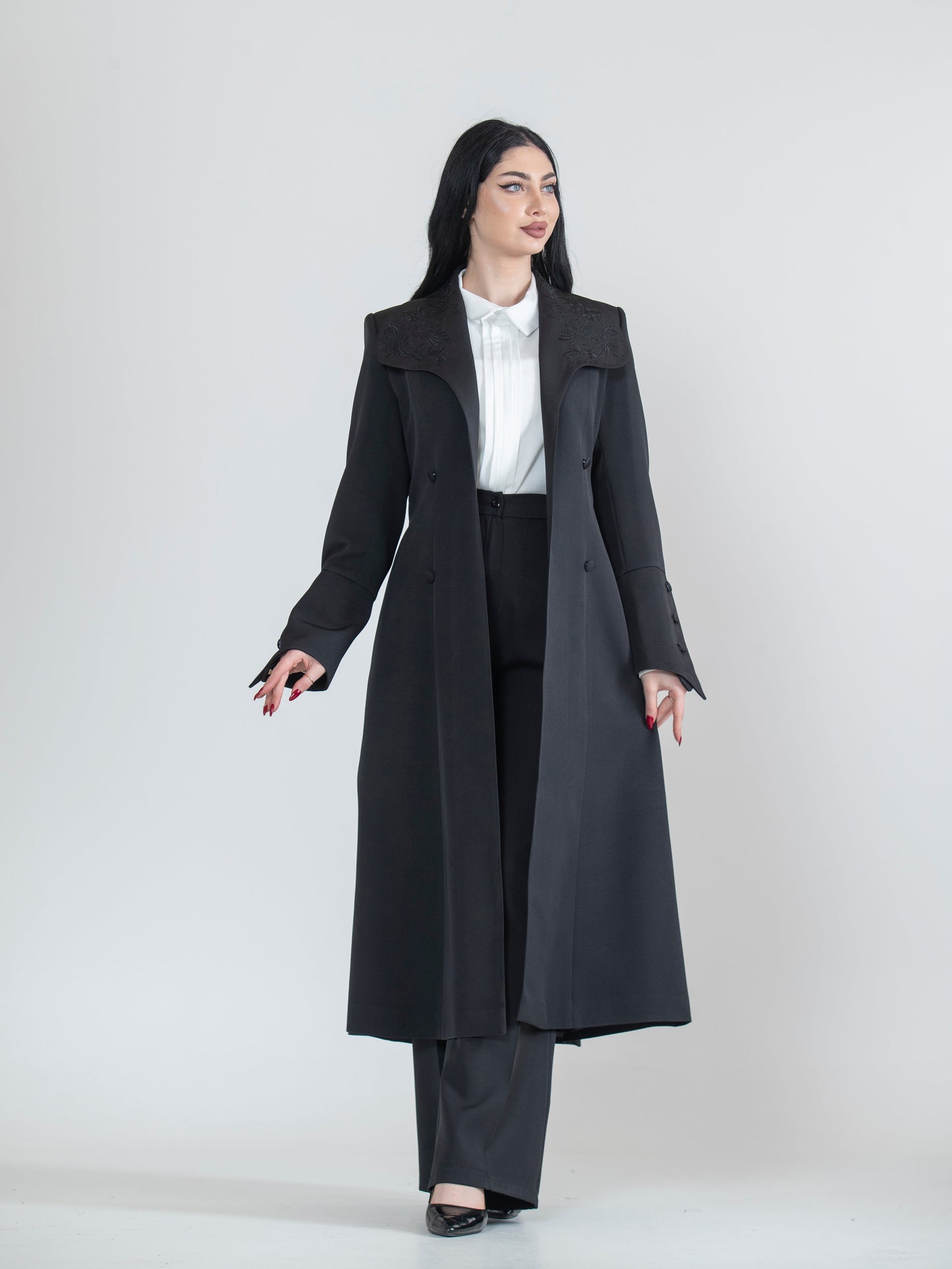Two-piece trench coat set with modern embroidery