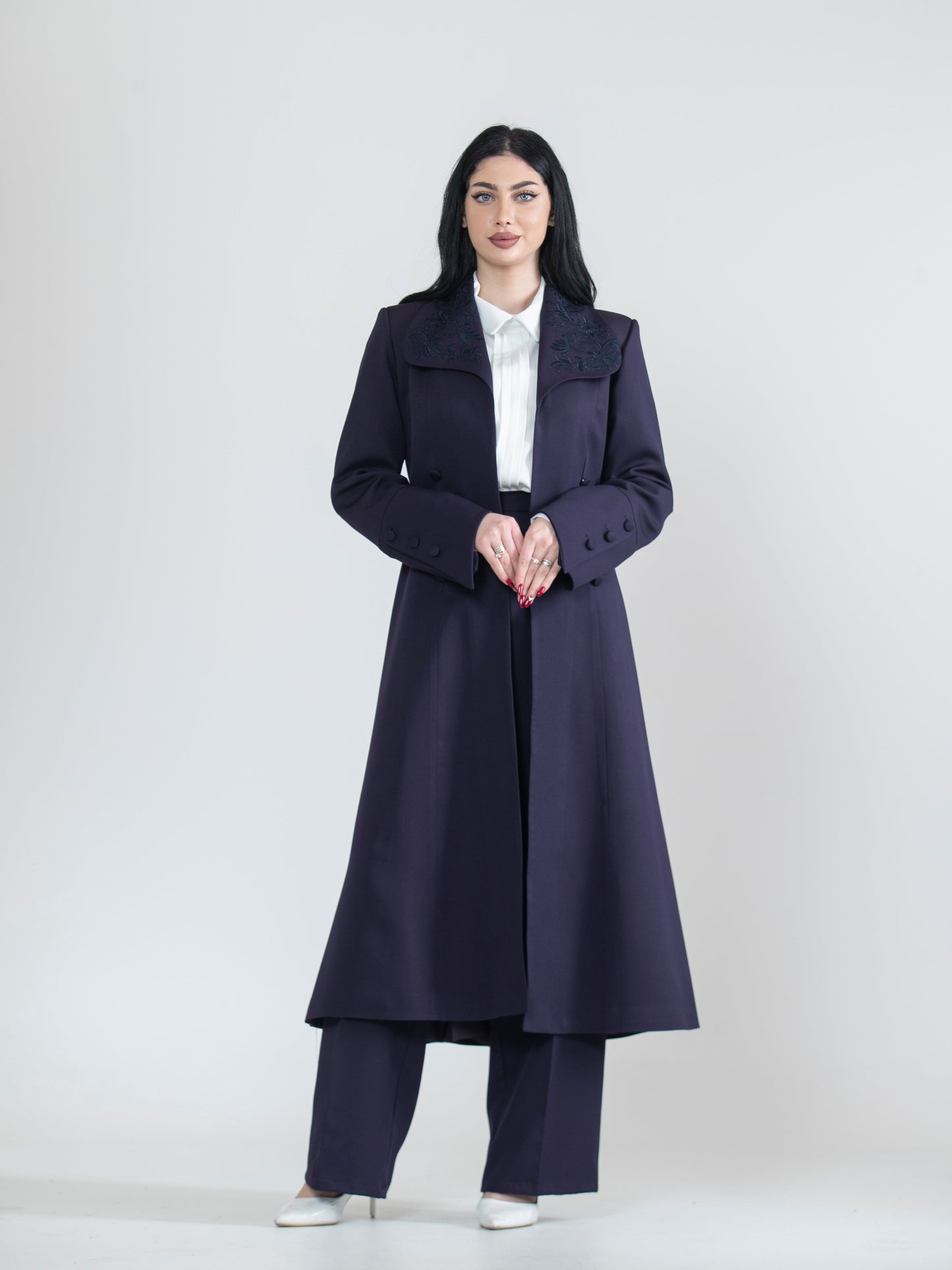 Two-piece trench coat set with modern embroidery