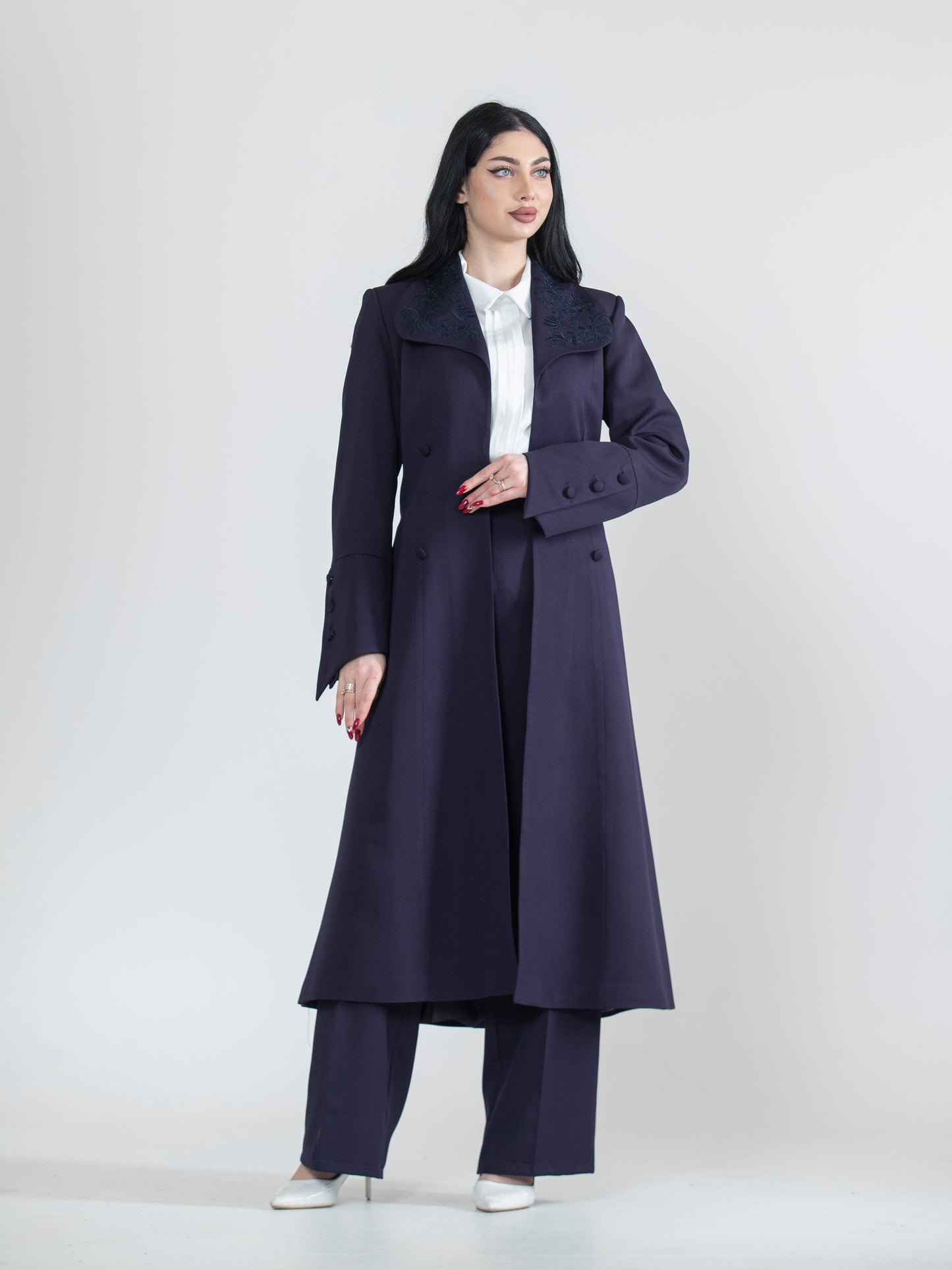 Two-piece trench coat set with modern embroidery