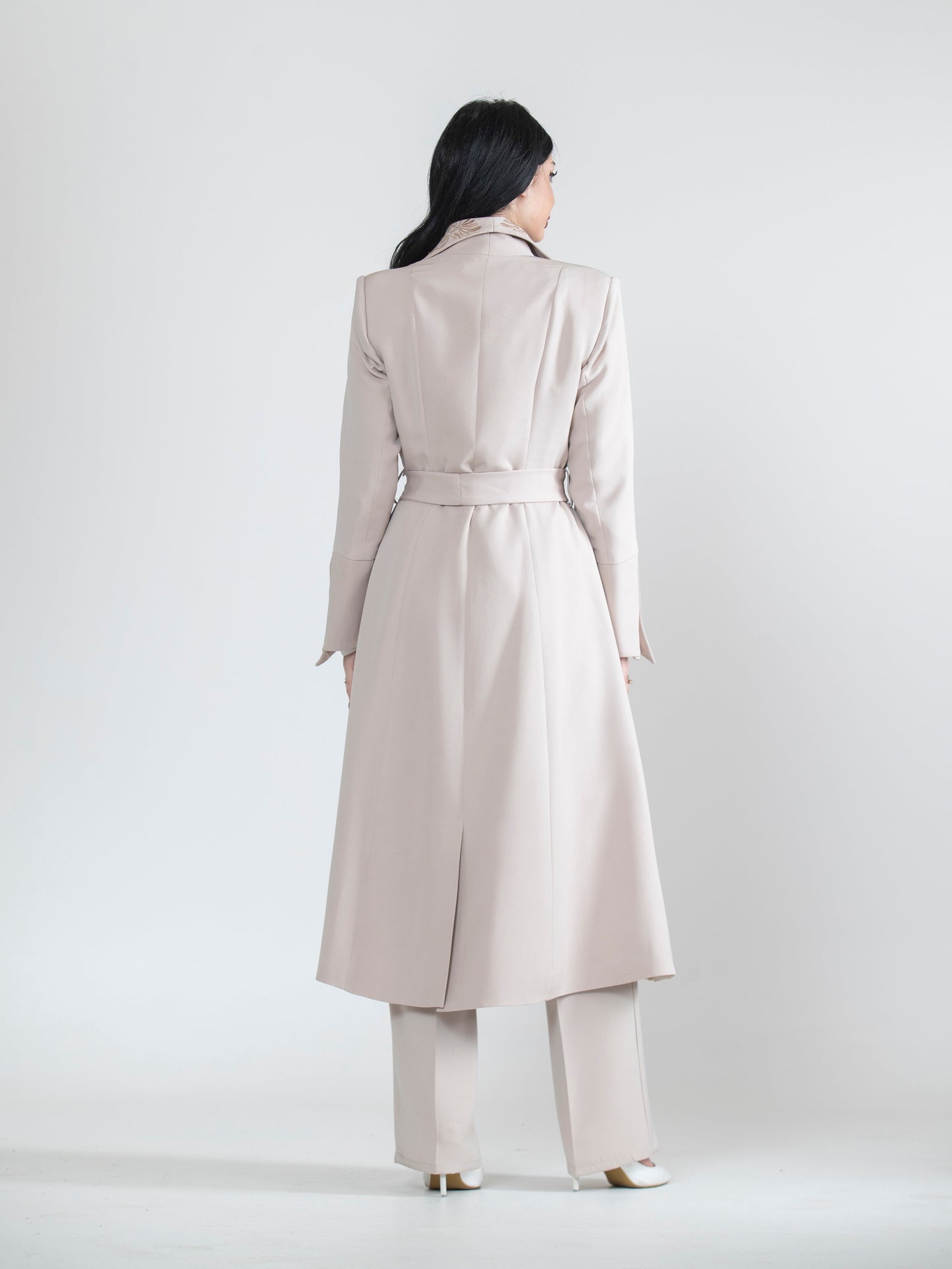 Two-piece trench coat set with modern embroidery