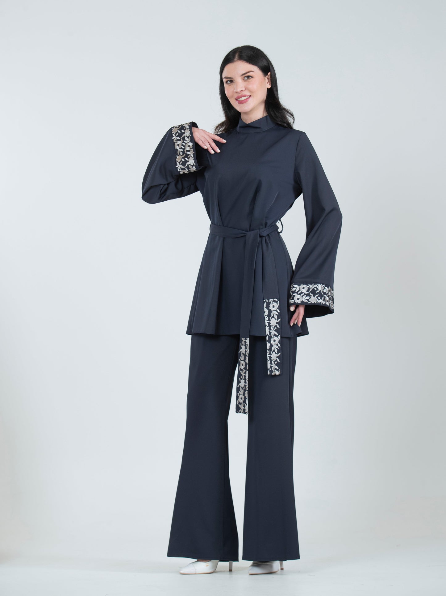 Women's embroidered set