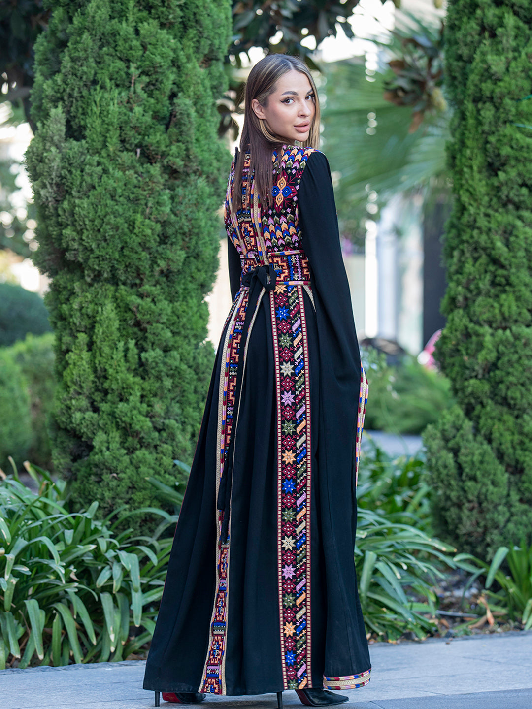 Dew-Embroidered Thob