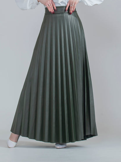 Women's pleated leather skirt