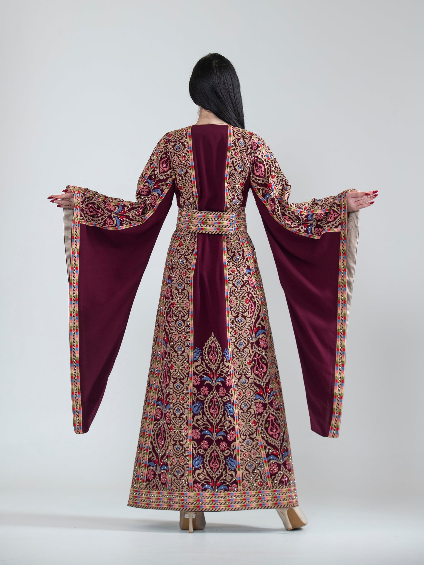 Embroidered Women’s Thobe of Wheat Ears
