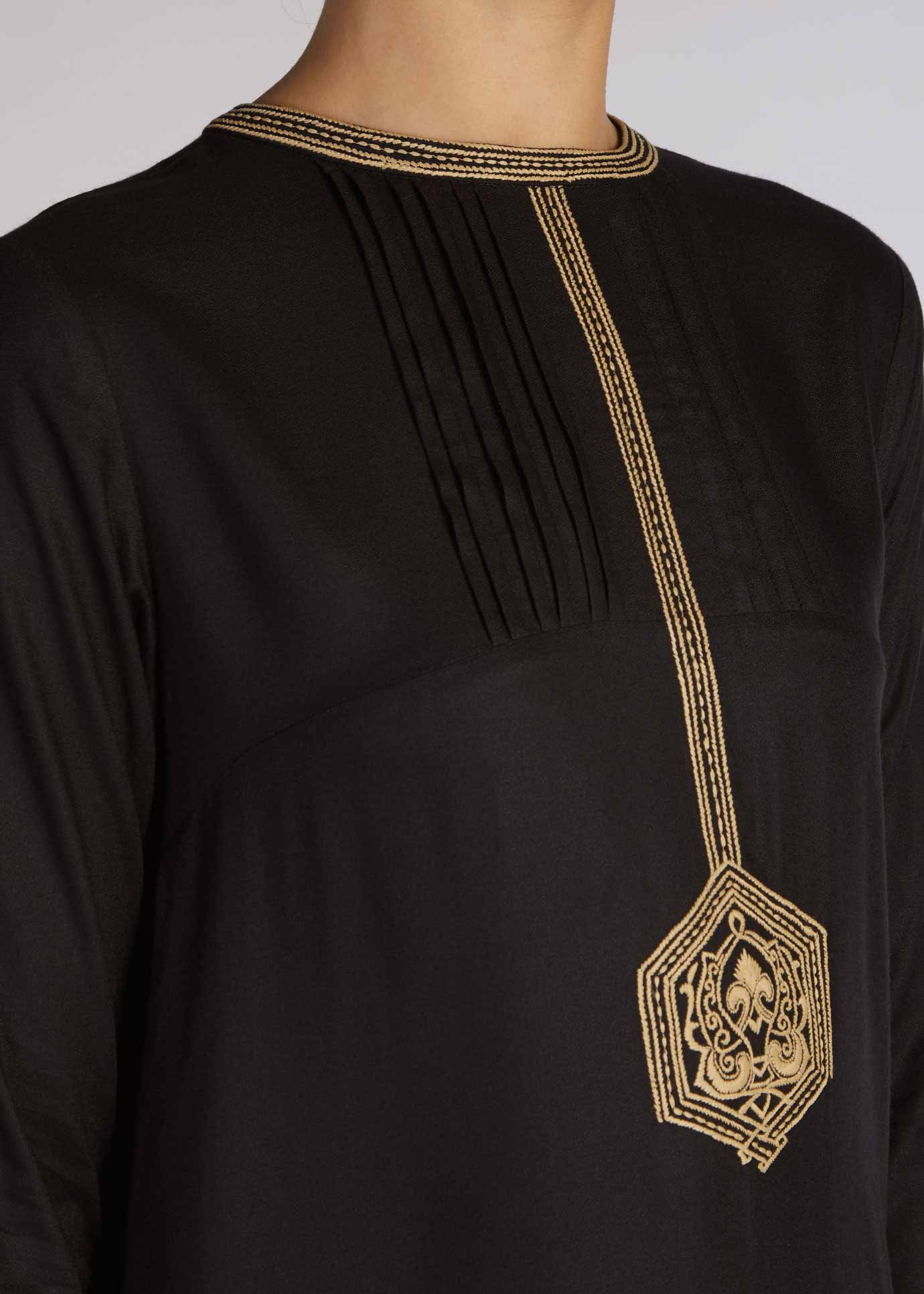 Tayaat Abaya