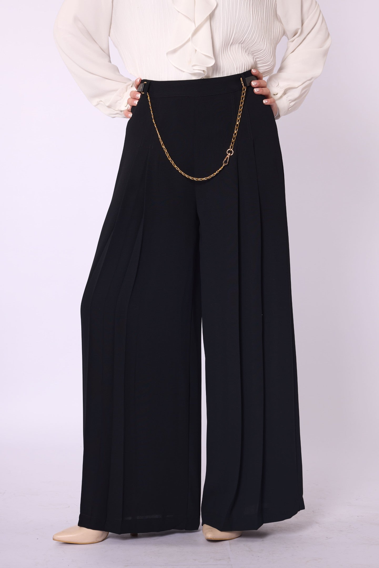 Chain Belt Pleated Relaxed Fit Pants